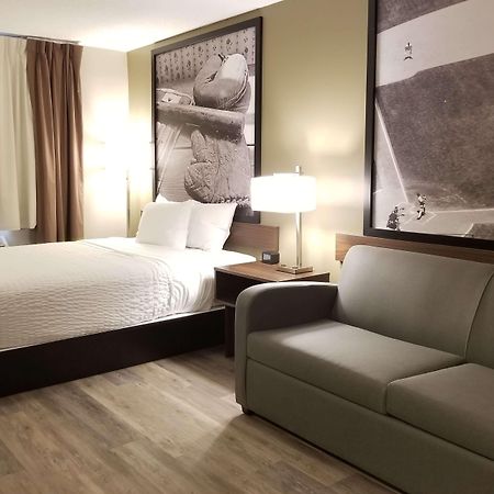 Super 8 By Wyndham Winnipeg West Экстерьер фото