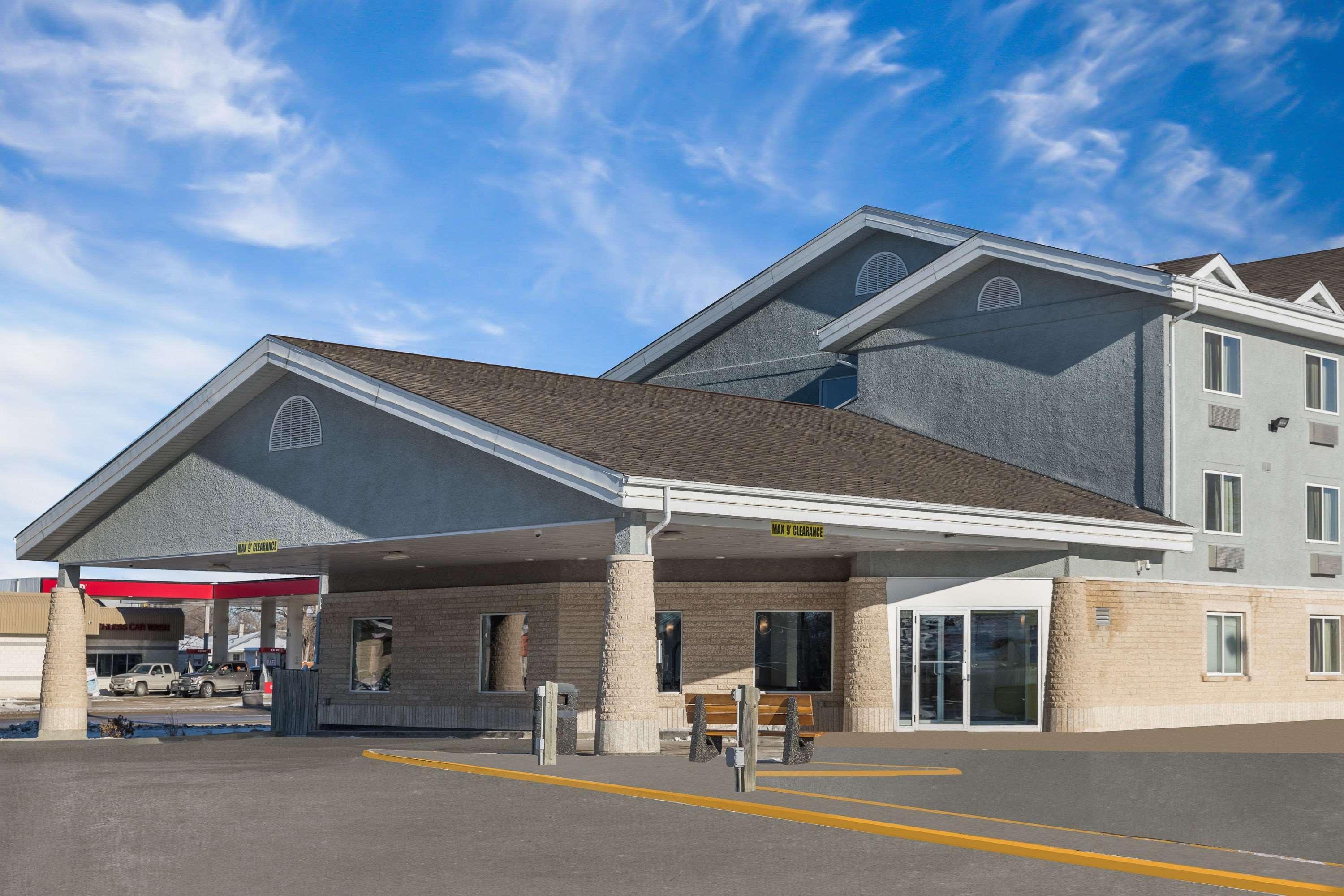 Super 8 By Wyndham Winnipeg West Экстерьер фото