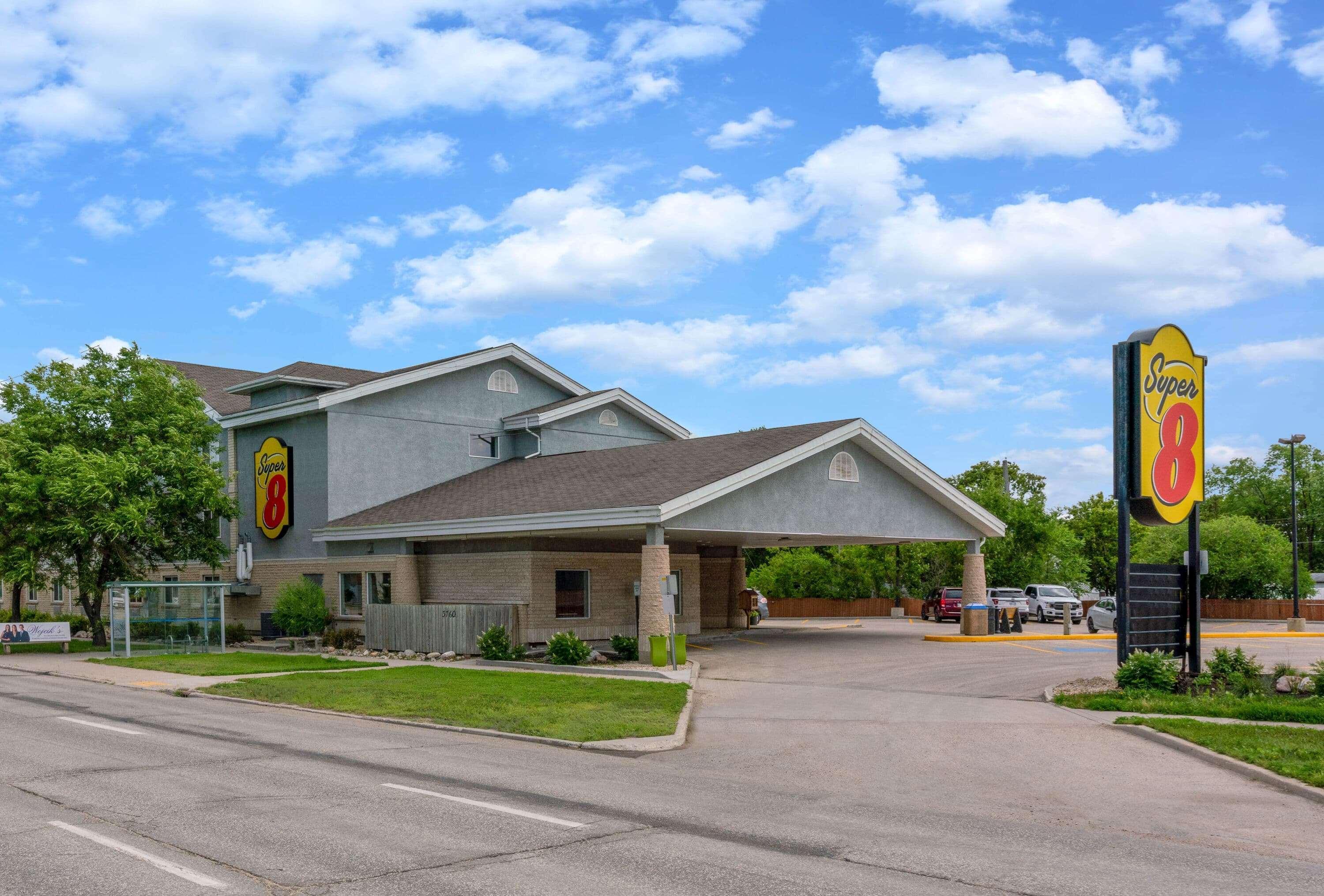 Super 8 By Wyndham Winnipeg West Экстерьер фото