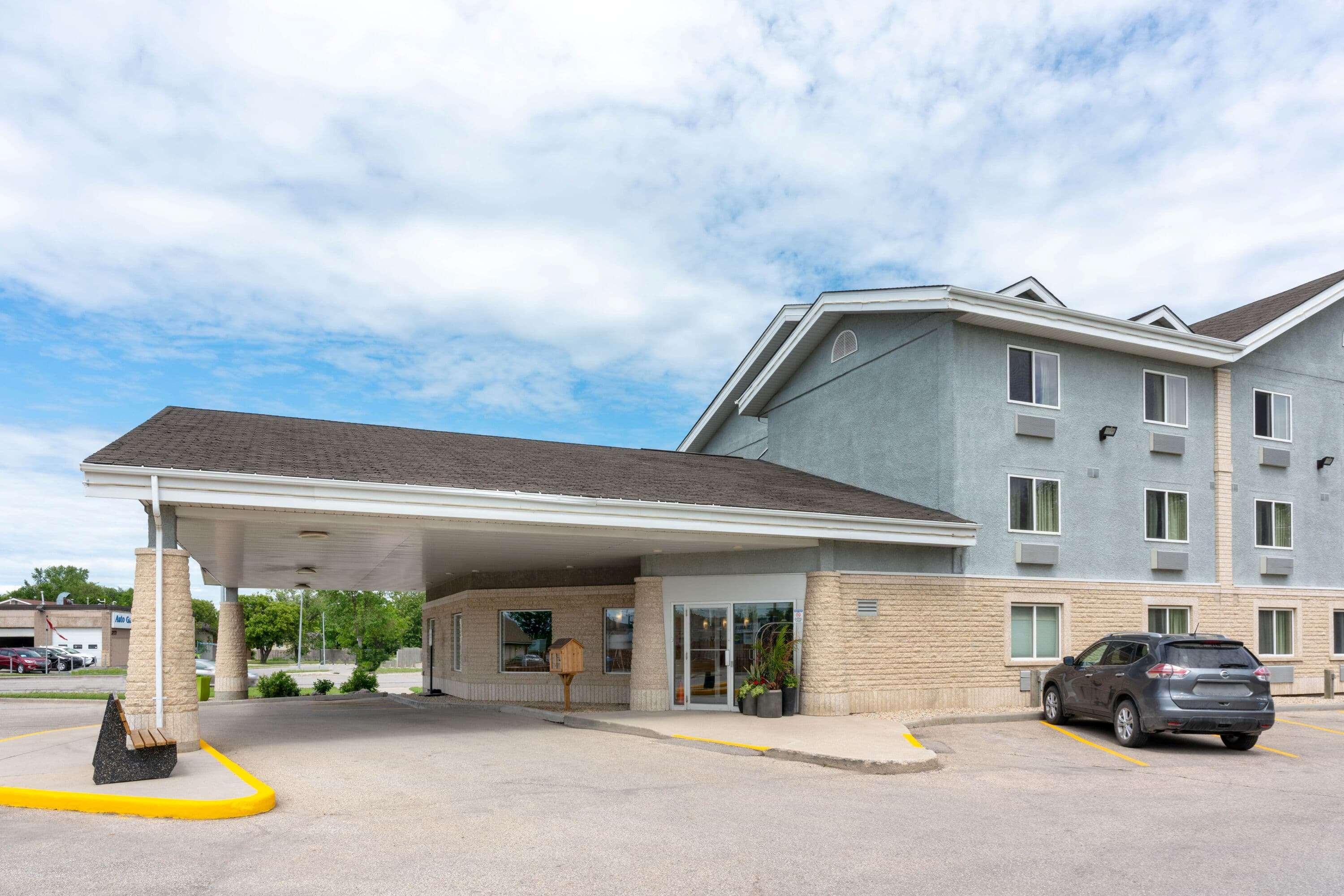 Super 8 By Wyndham Winnipeg West Экстерьер фото