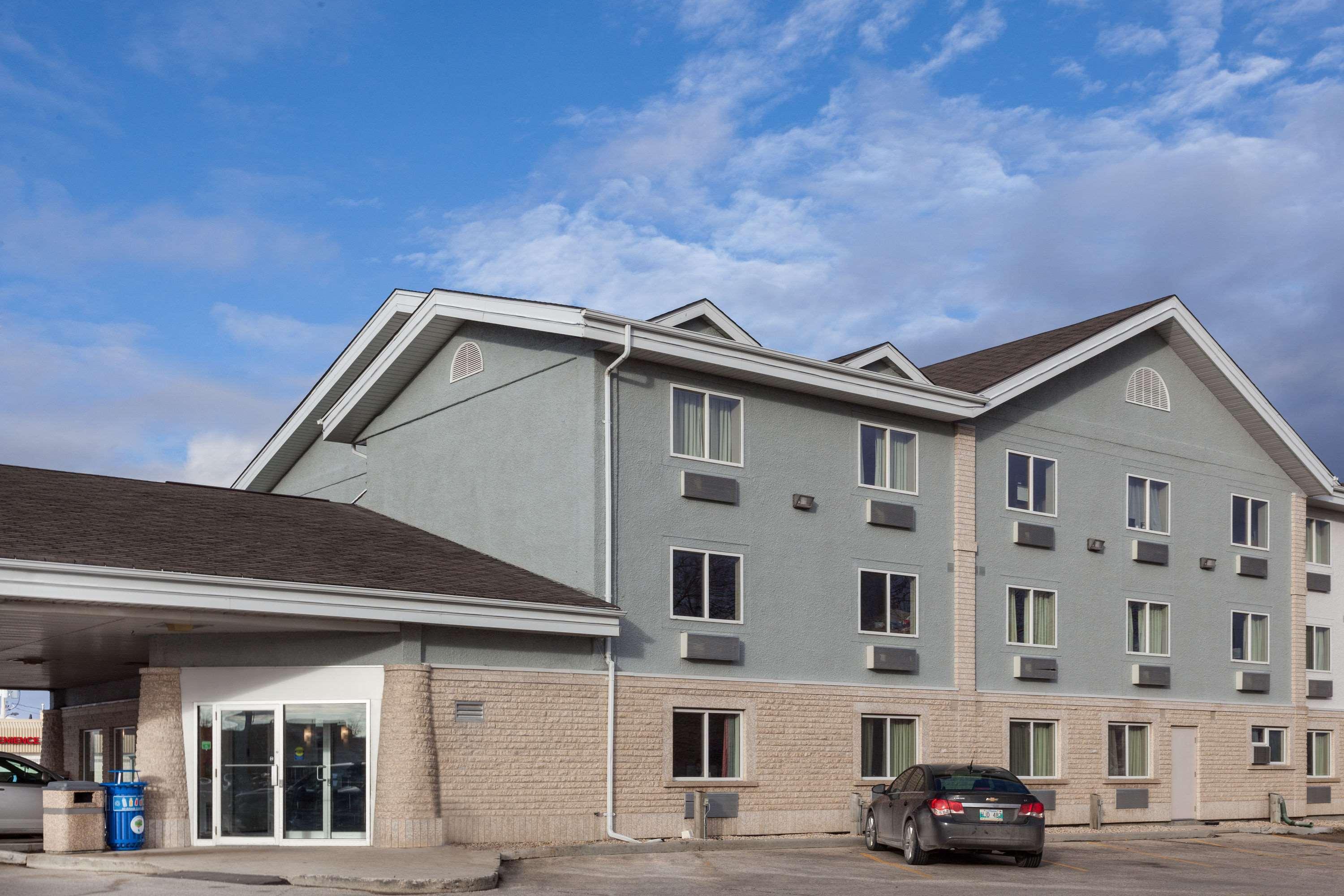 Super 8 By Wyndham Winnipeg West Экстерьер фото
