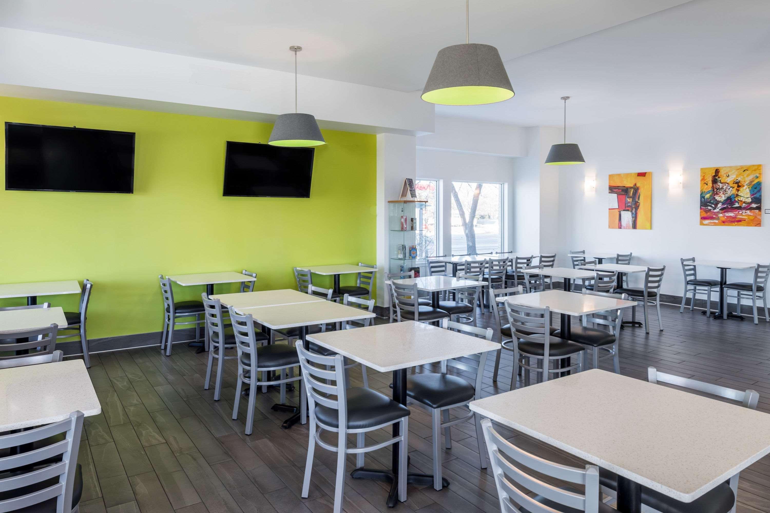 Super 8 By Wyndham Winnipeg West Экстерьер фото