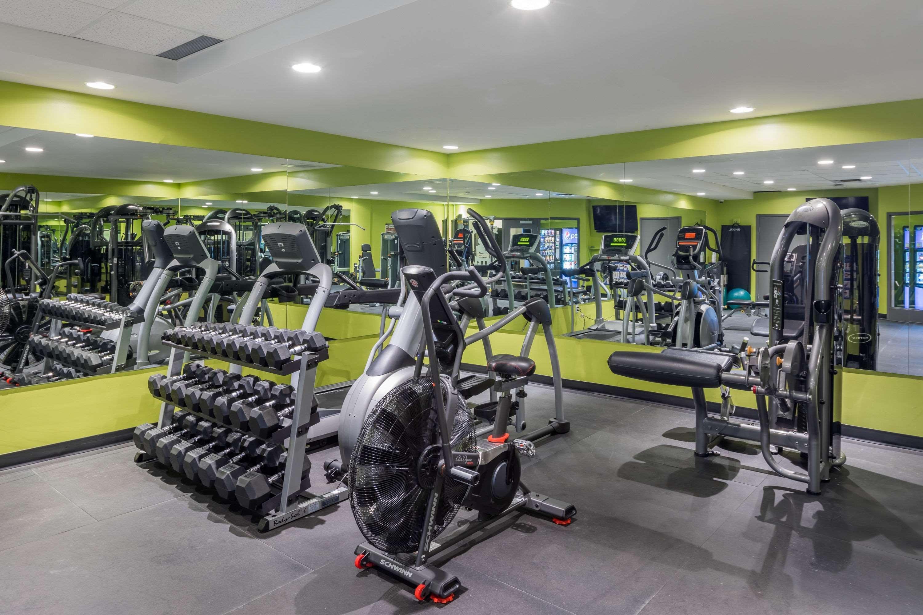 Super 8 By Wyndham Winnipeg West Экстерьер фото