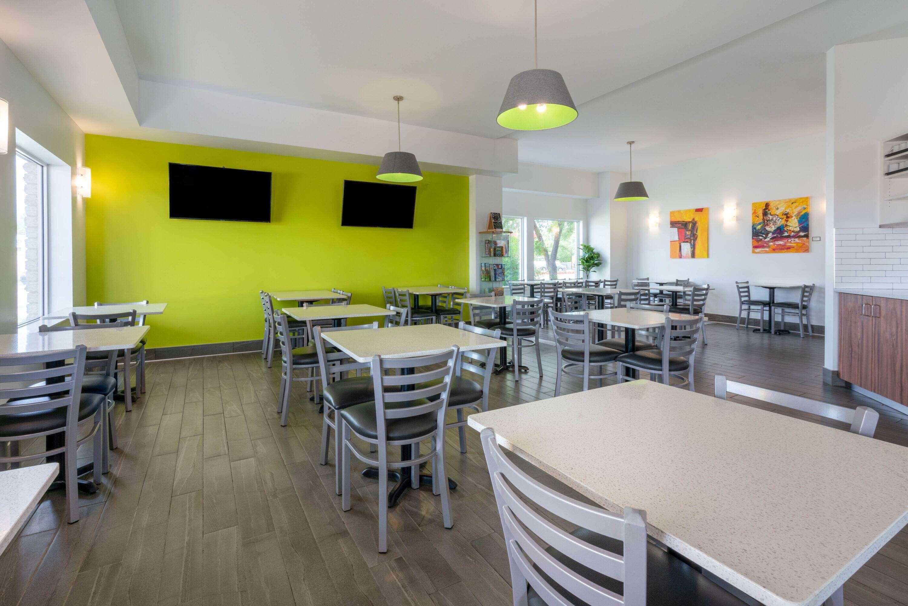 Super 8 By Wyndham Winnipeg West Экстерьер фото