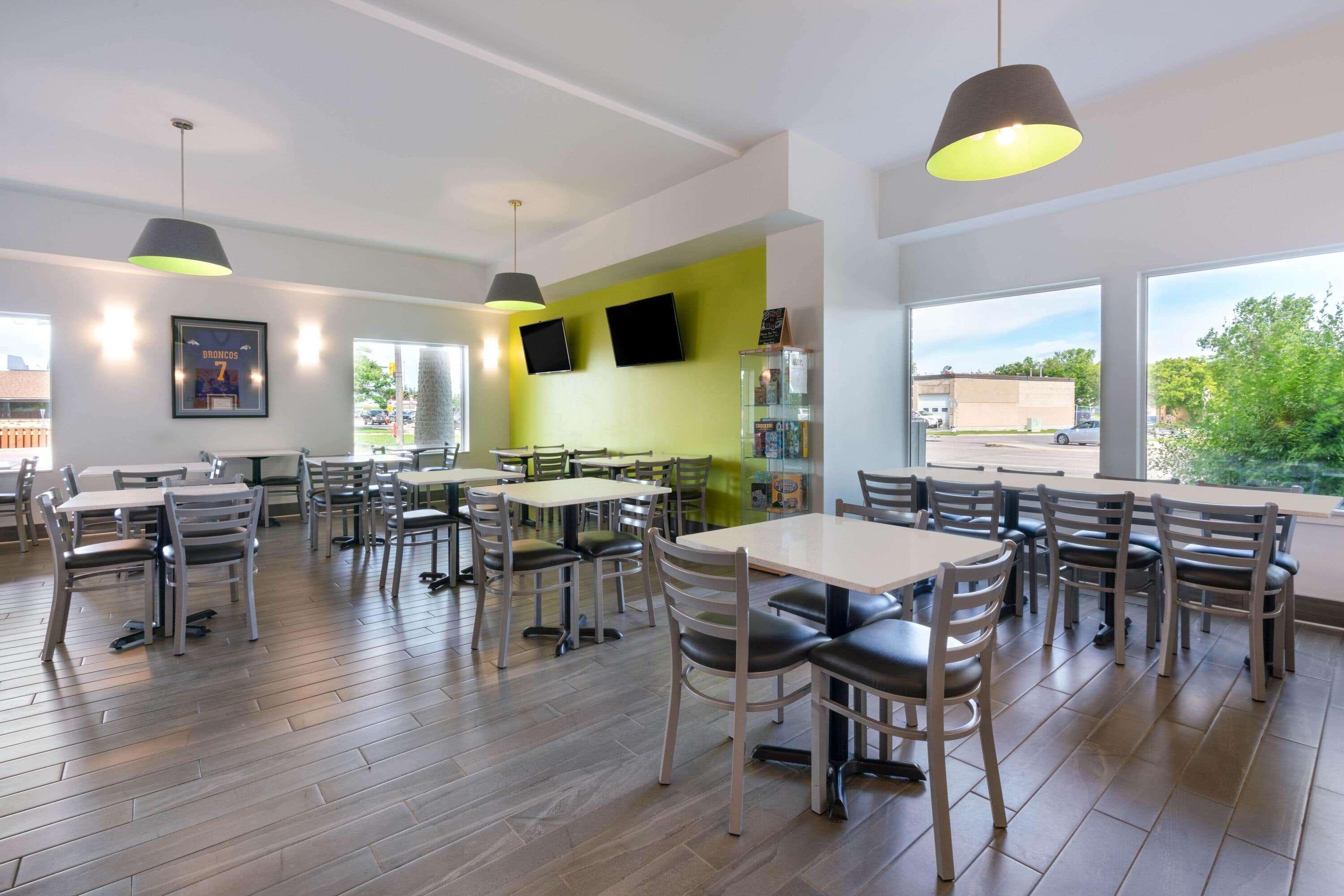 Super 8 By Wyndham Winnipeg West Экстерьер фото