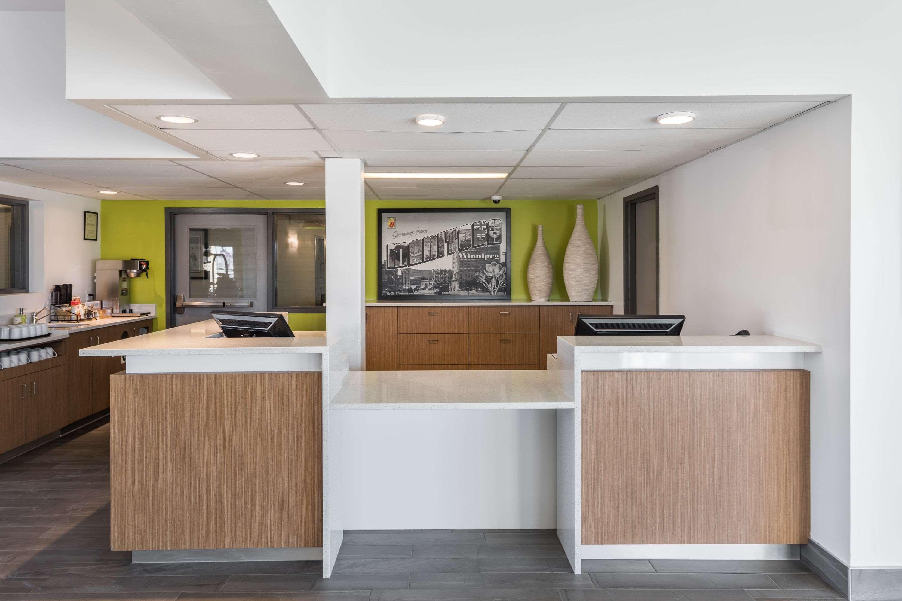 Super 8 By Wyndham Winnipeg West Экстерьер фото