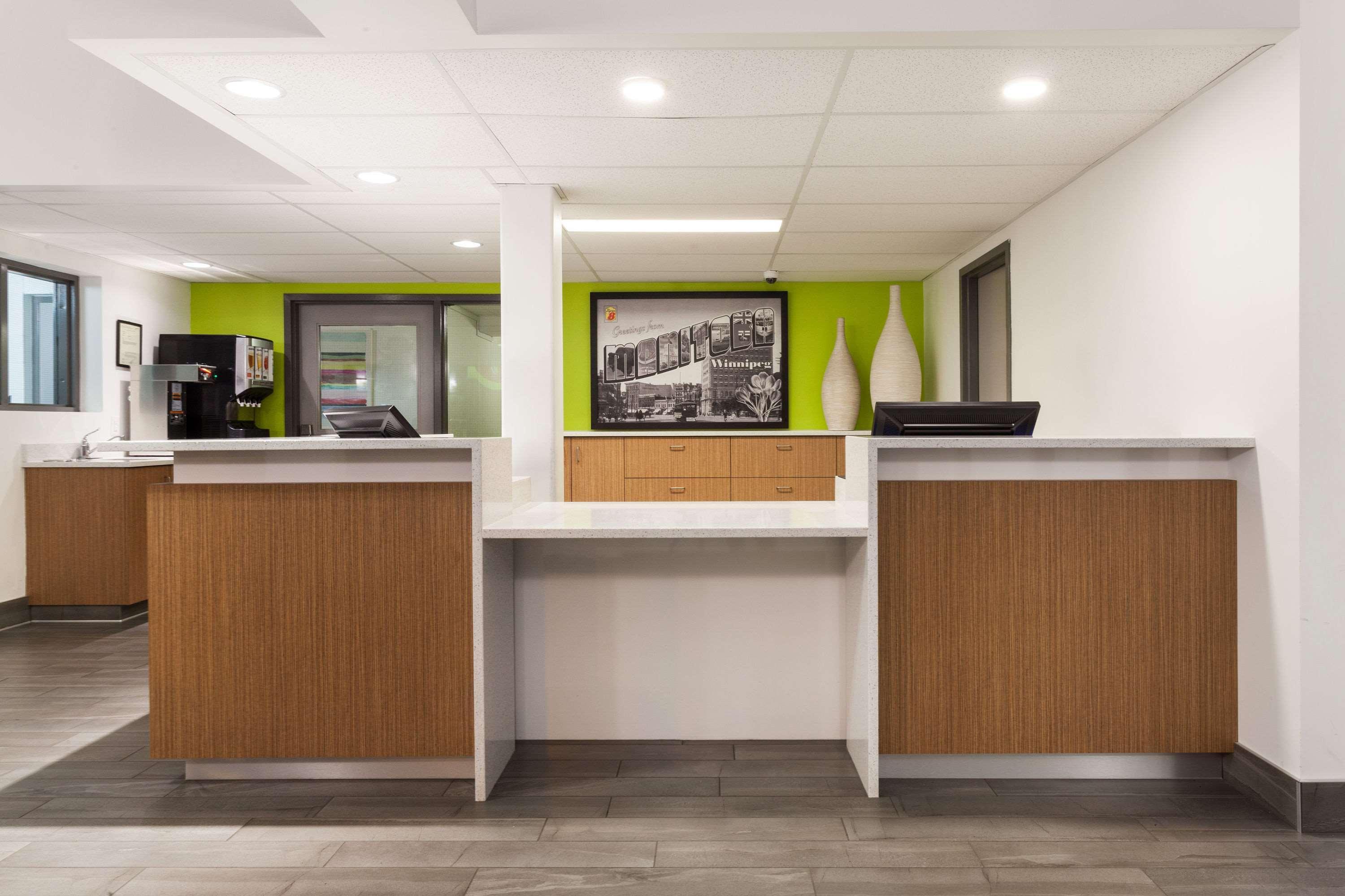 Super 8 By Wyndham Winnipeg West Экстерьер фото