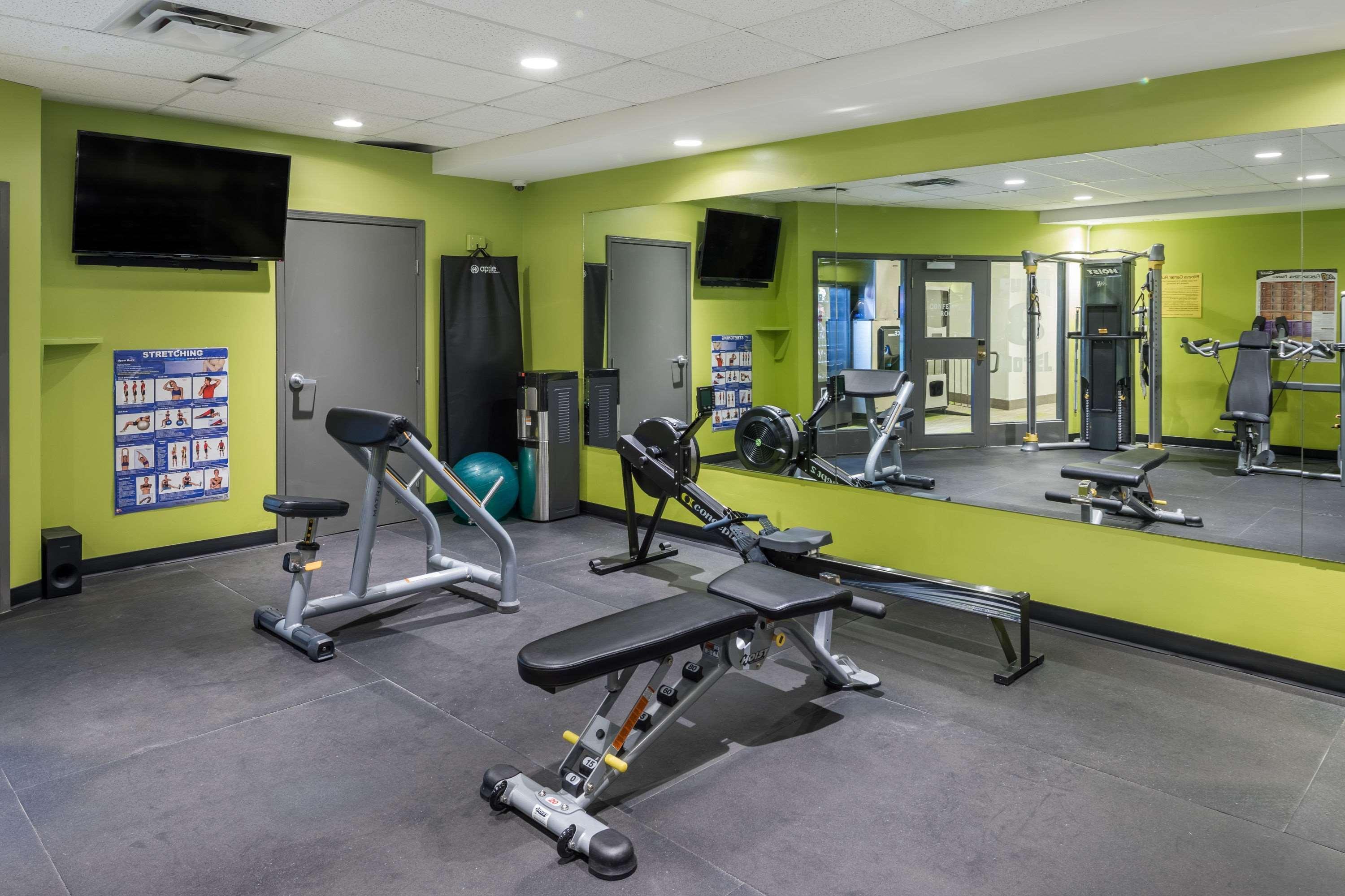 Super 8 By Wyndham Winnipeg West Экстерьер фото