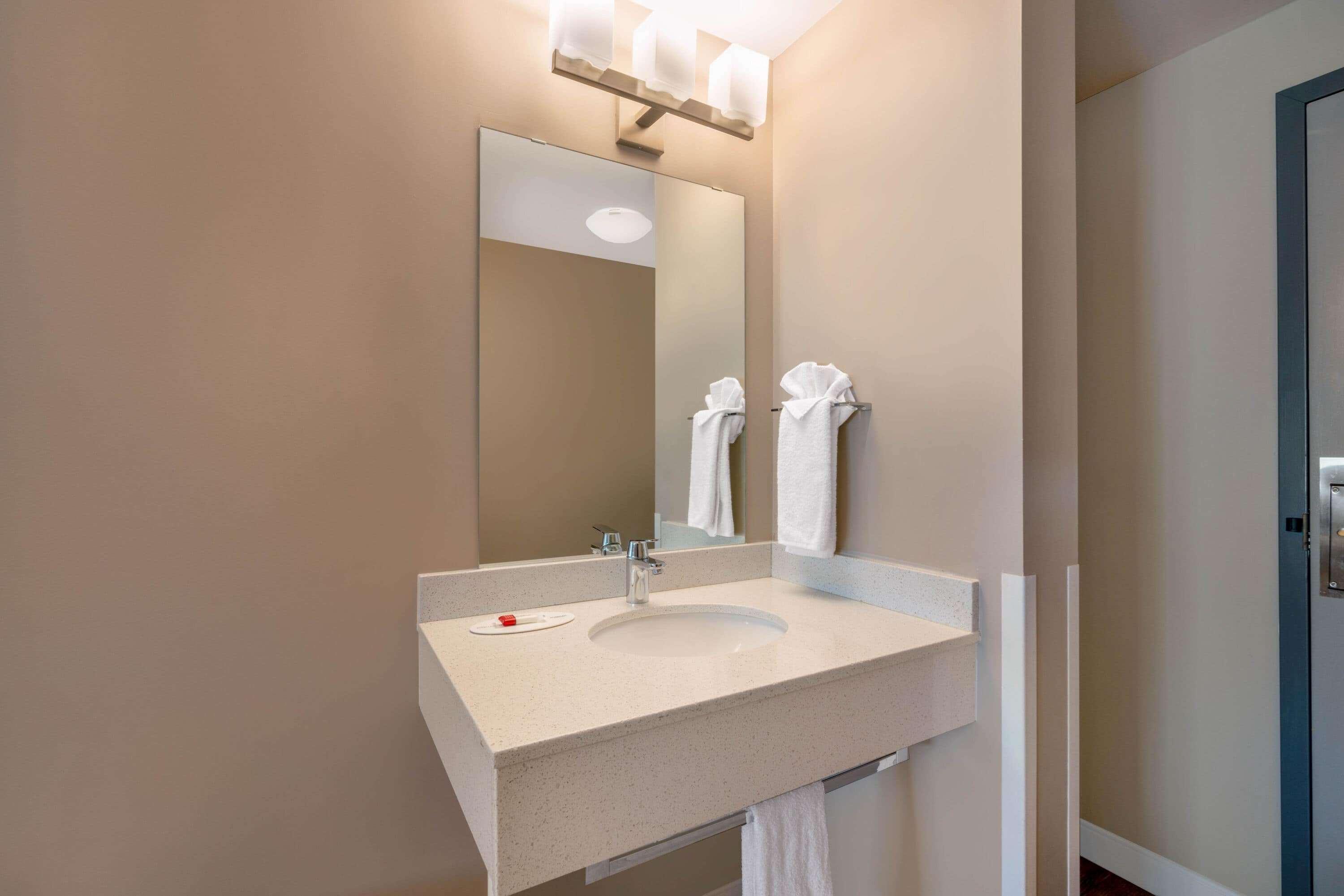 Super 8 By Wyndham Winnipeg West Экстерьер фото
