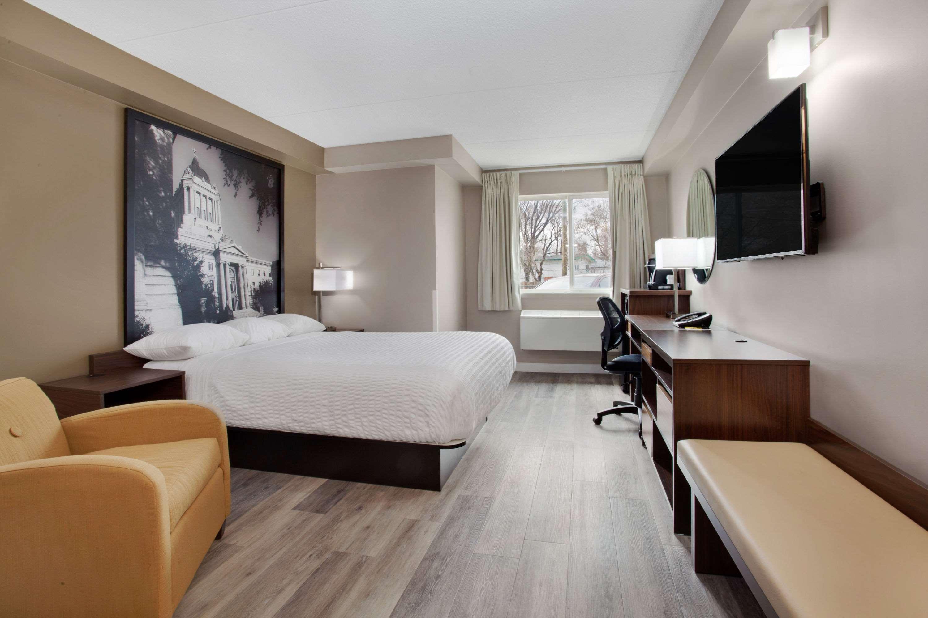 Super 8 By Wyndham Winnipeg West Экстерьер фото