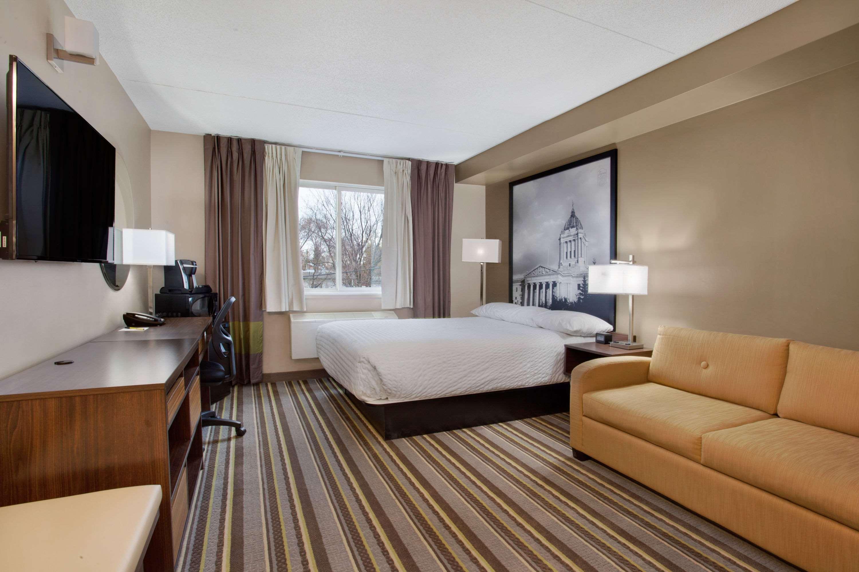 Super 8 By Wyndham Winnipeg West Экстерьер фото