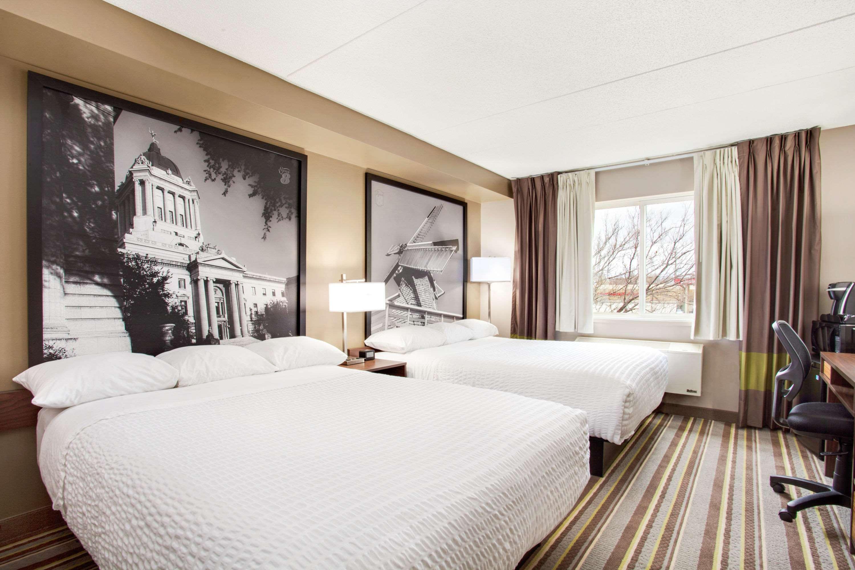 Super 8 By Wyndham Winnipeg West Экстерьер фото