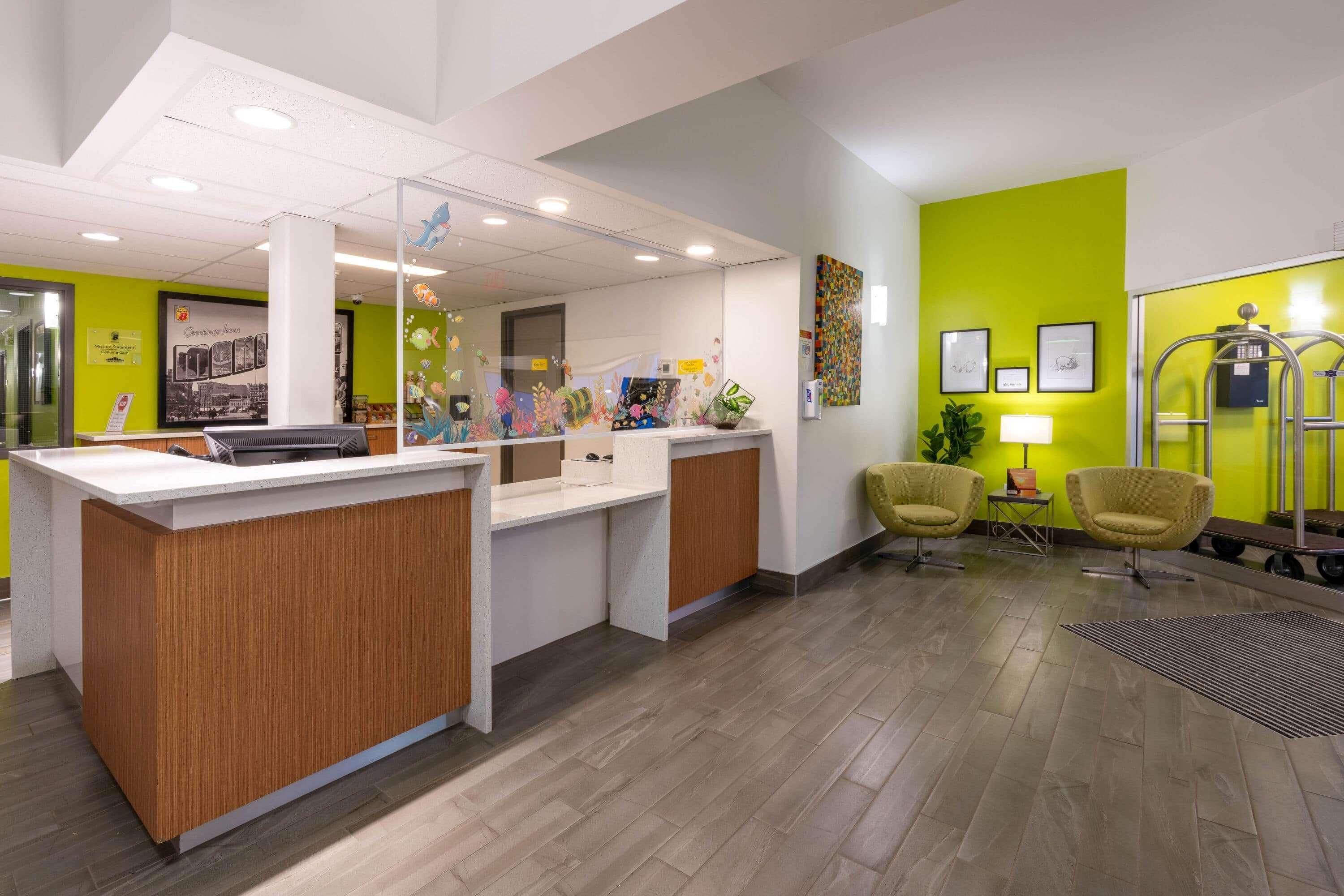 Super 8 By Wyndham Winnipeg West Экстерьер фото