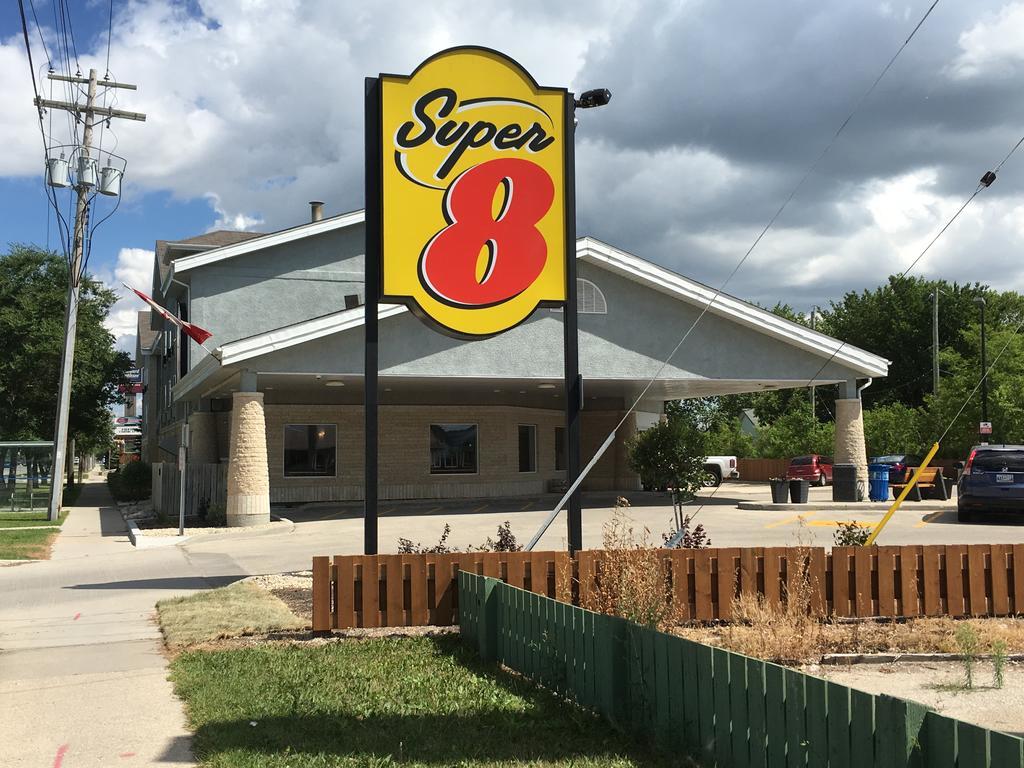 Super 8 By Wyndham Winnipeg West Экстерьер фото