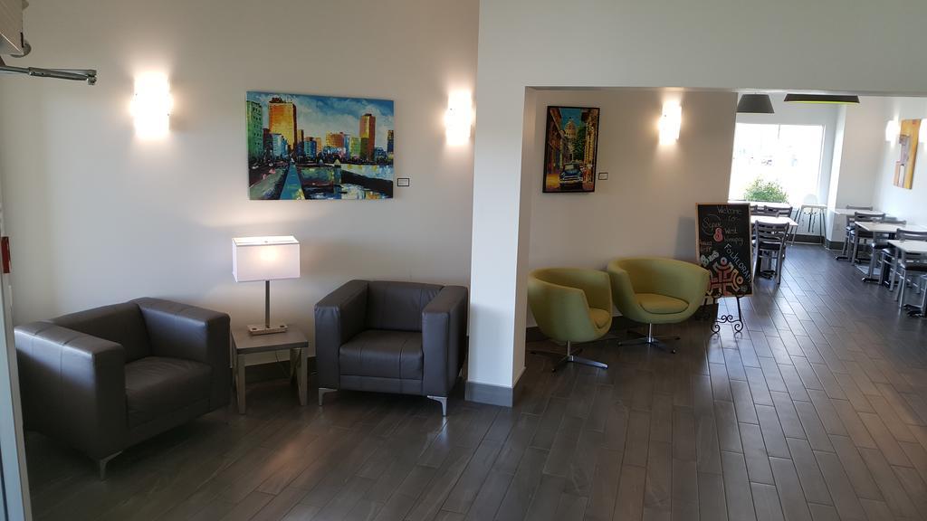 Super 8 By Wyndham Winnipeg West Экстерьер фото