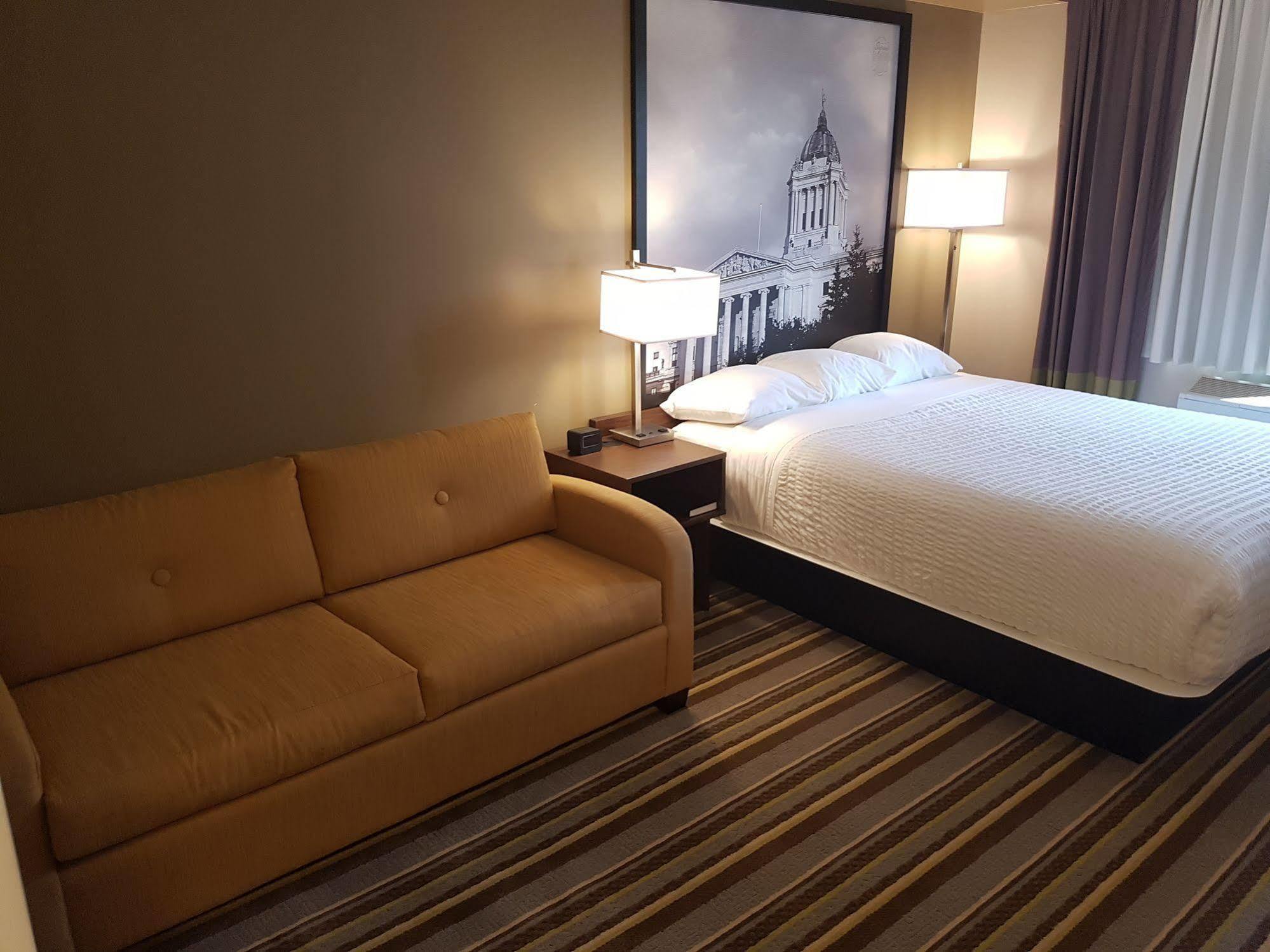 Super 8 By Wyndham Winnipeg West Экстерьер фото