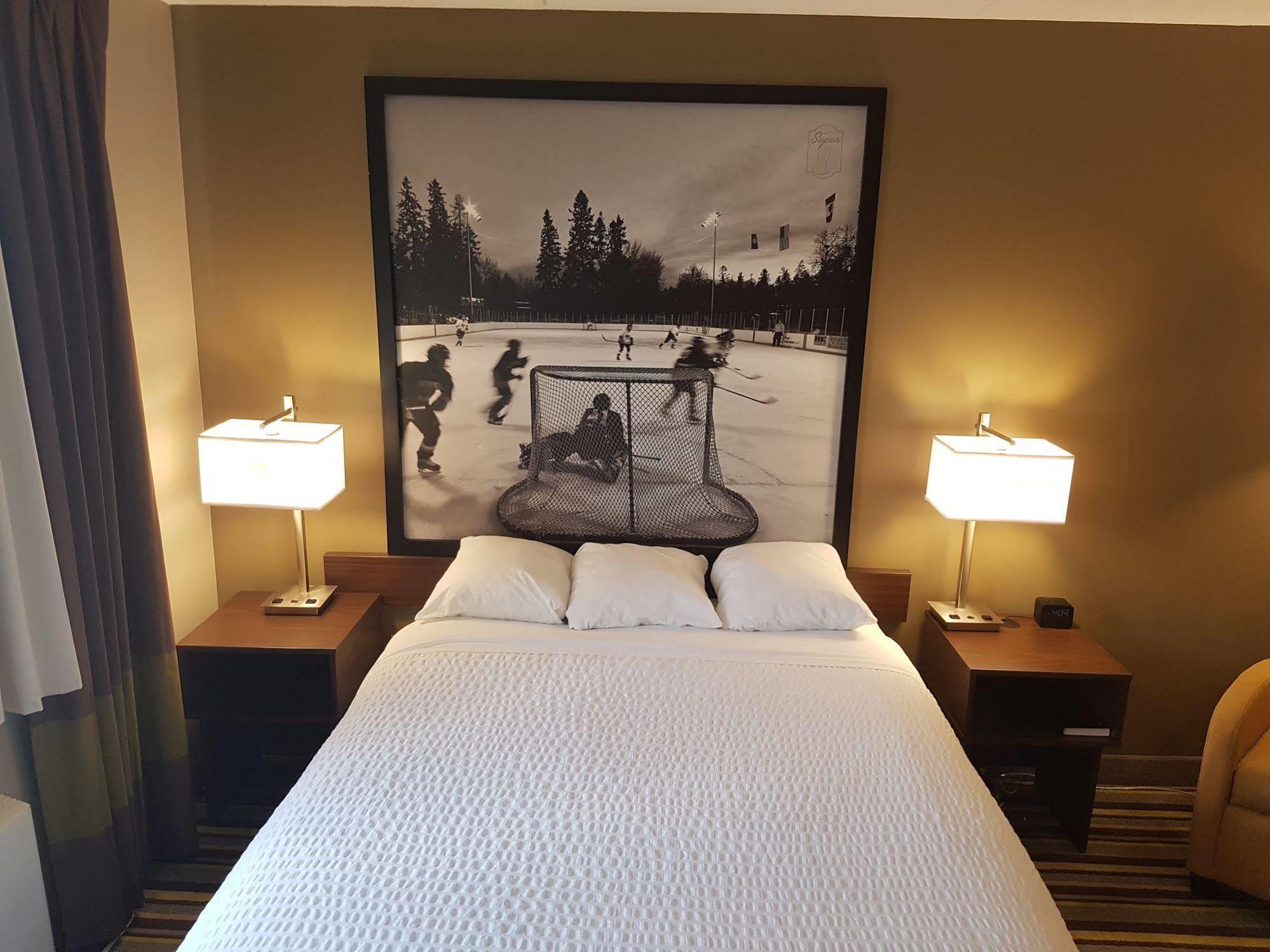Super 8 By Wyndham Winnipeg West Экстерьер фото
